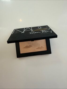 NARS Radiant Highlighter - Champagne Beige Glow